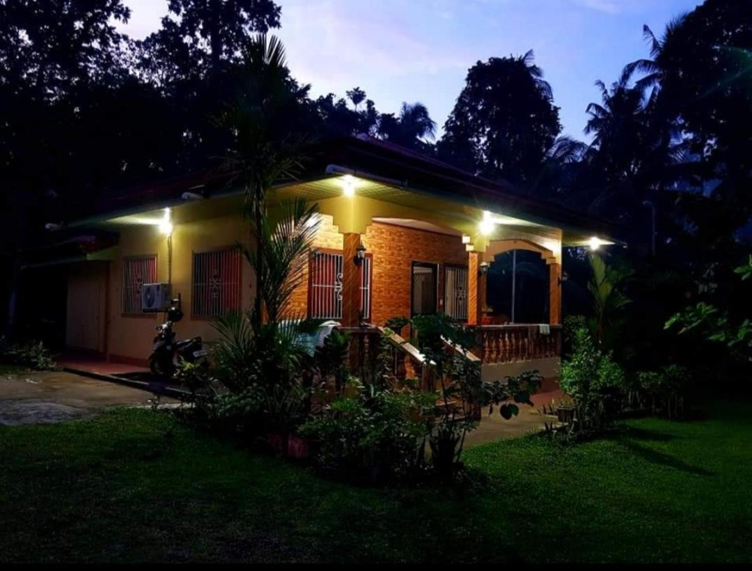 Paco'S Garden Home Stay Mambajao Extérieur photo